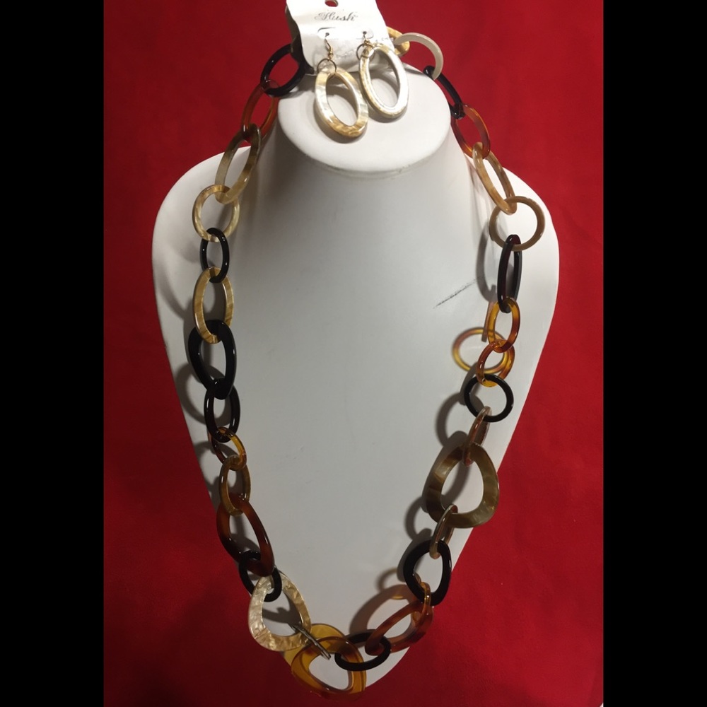 🌷NWT Tortoise graduating necklace with earrings🌷
